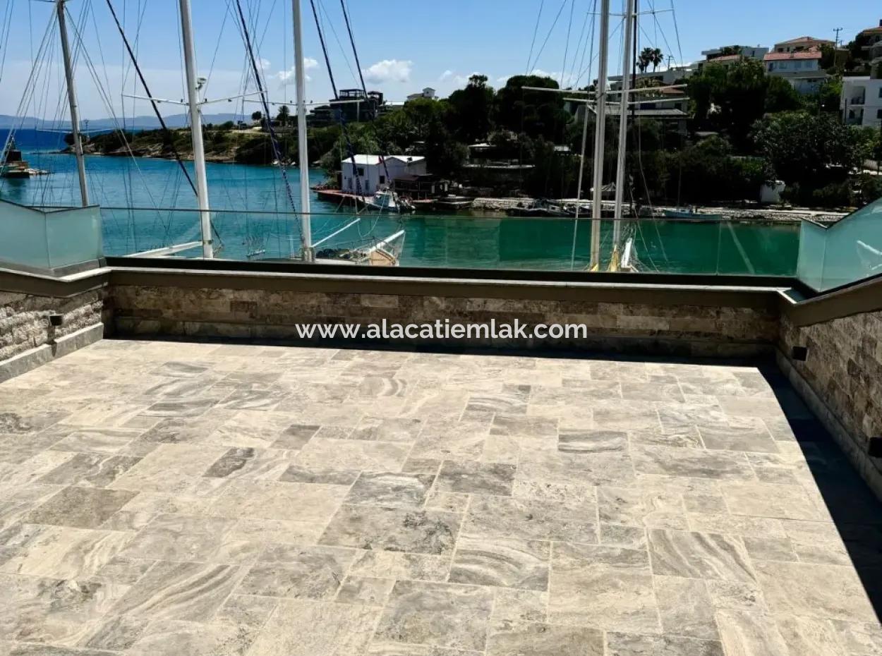 Çeşme Dalyan'da Denize Sıfır Deniz Manzaralı Dublex Daire