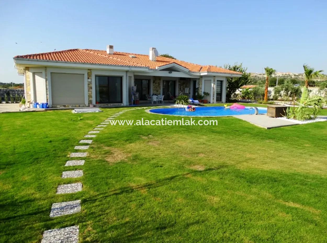 Atilla Emlaktan Çeşmede Satılık Müstakil Taş Ev