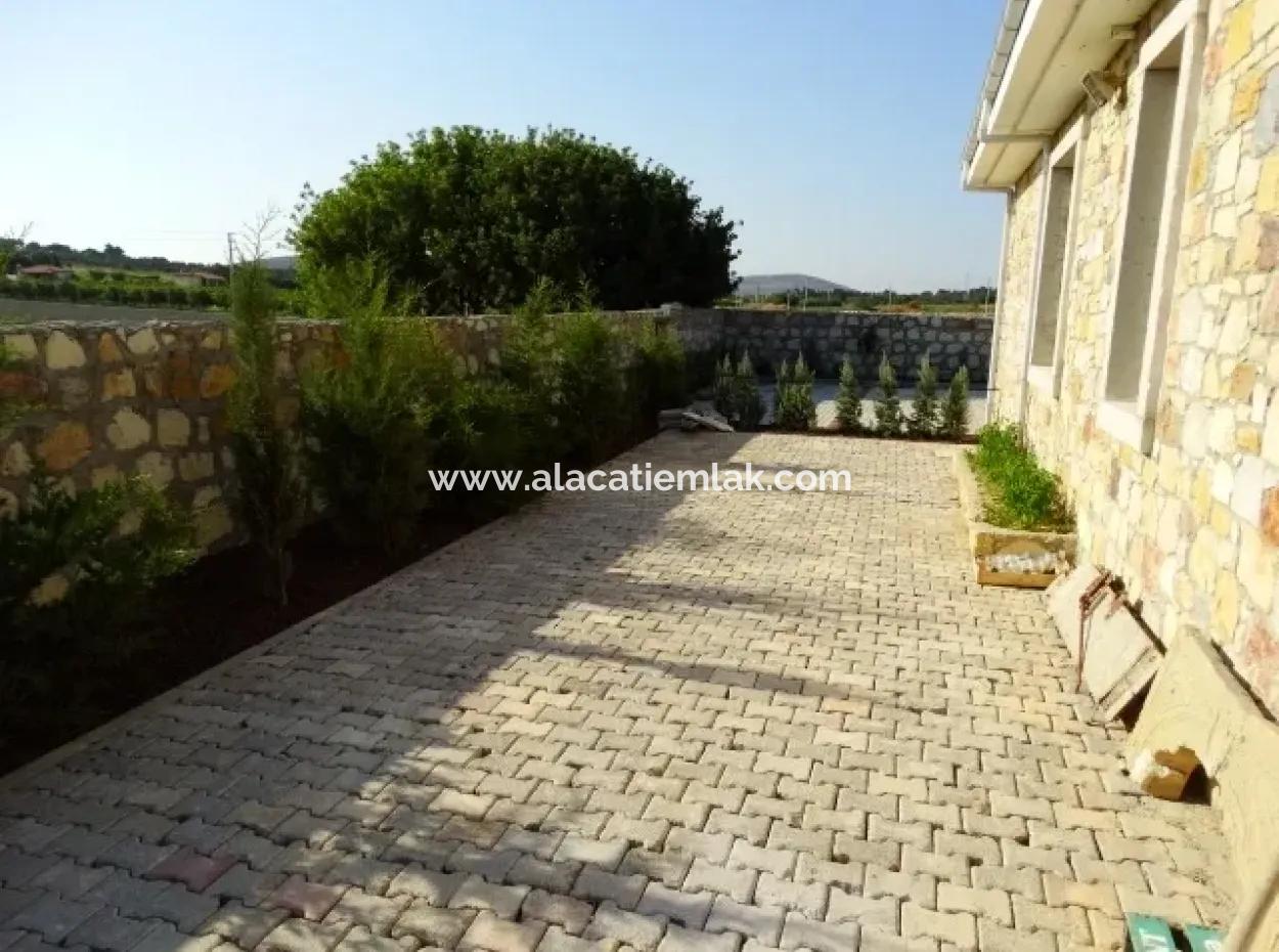 Atilla Emlaktan Çeşmede Satılık Müstakil Taş Ev