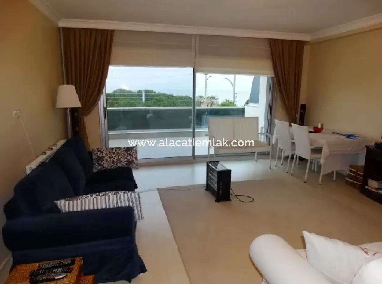 Çeşme'de Deniz Manzaralı Eşyalı Kiralık Geniş Daire