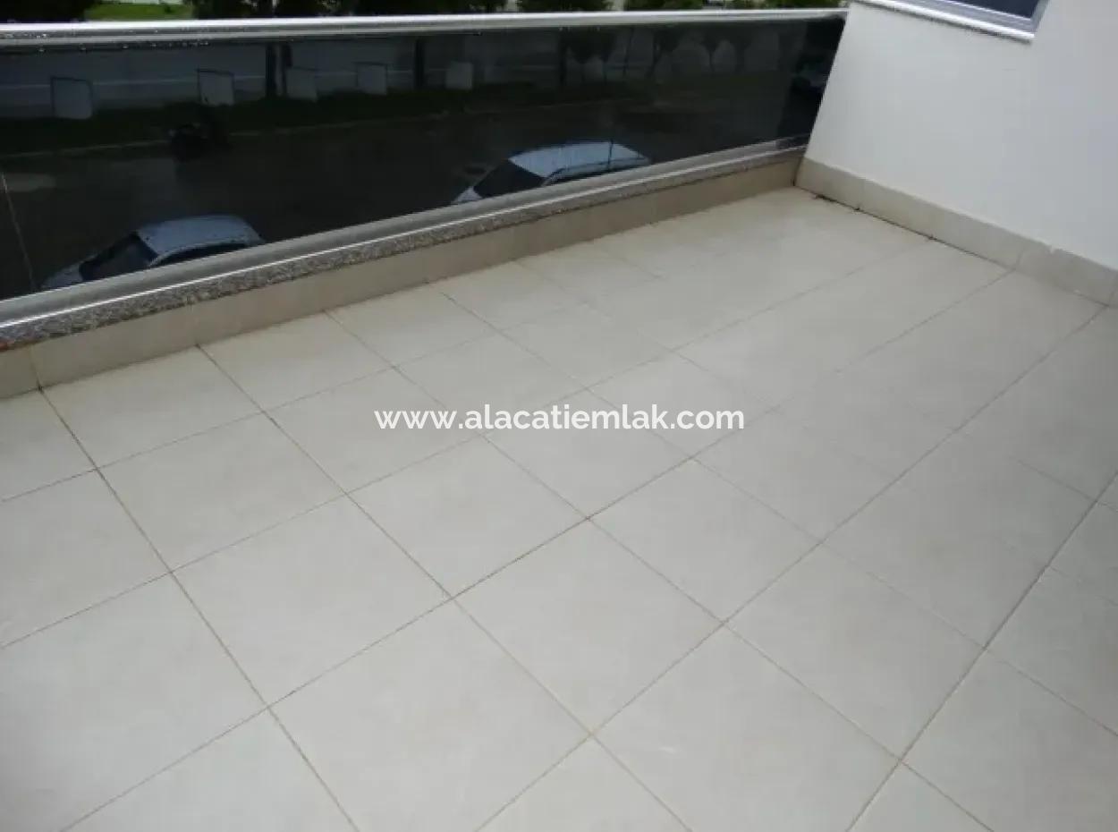 Çeşme'de Deniz Manzaralı Eşyalı Kiralık Geniş Daire