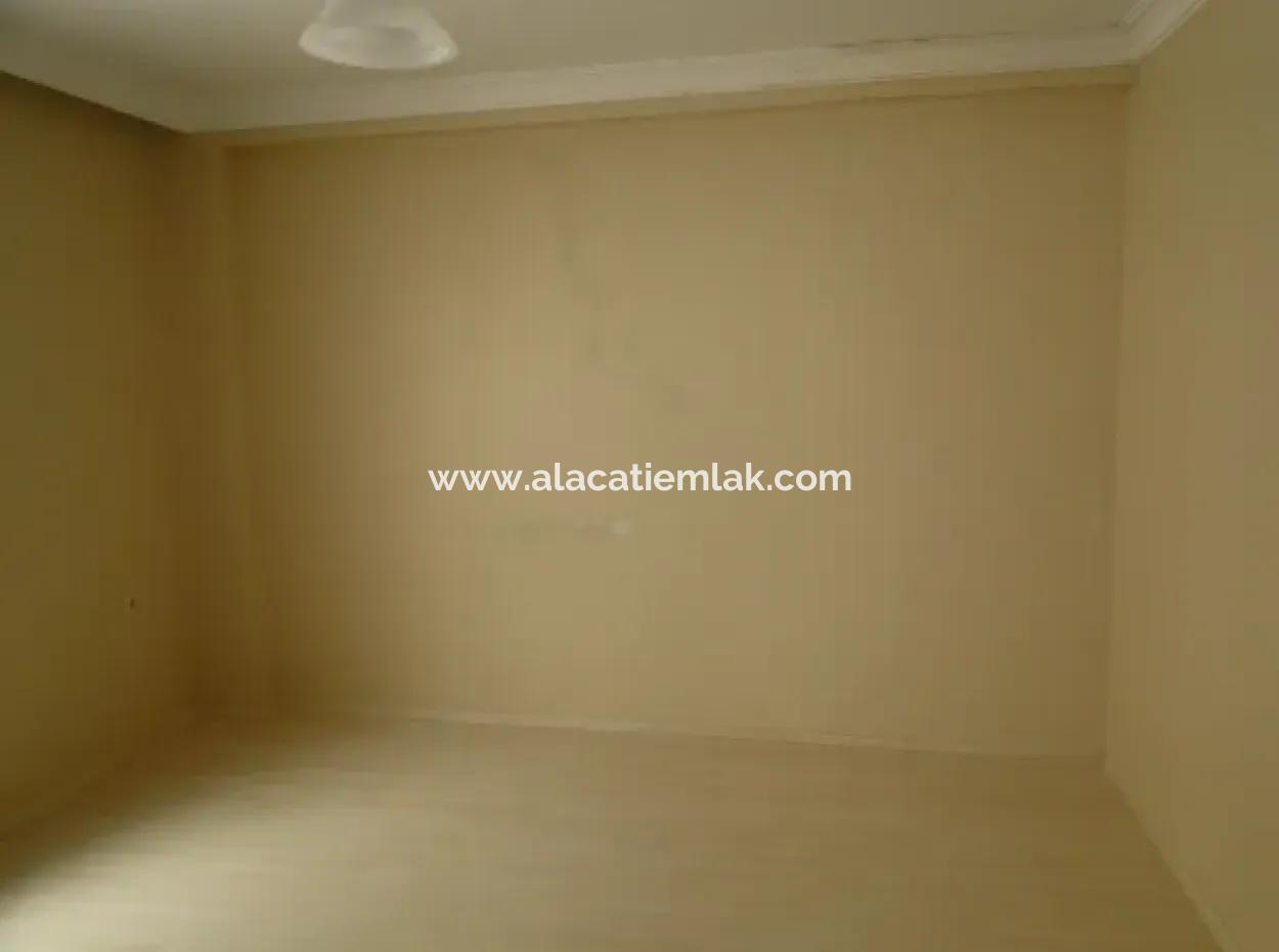 Çeşme'de Deniz Manzaralı Eşyalı Kiralık Geniş Daire