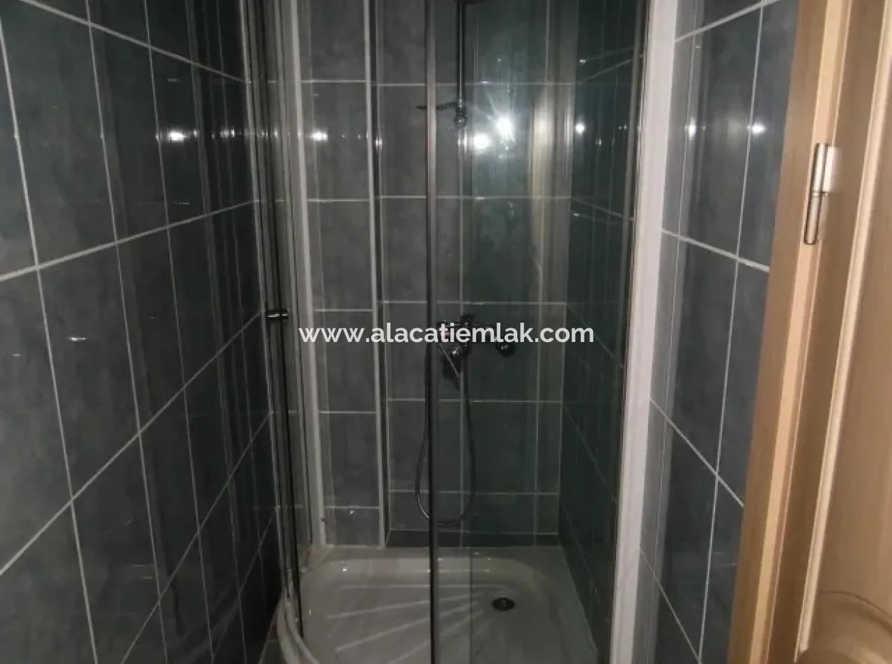 Çeşme'de Deniz Manzaralı Eşyalı Kiralık Geniş Daire