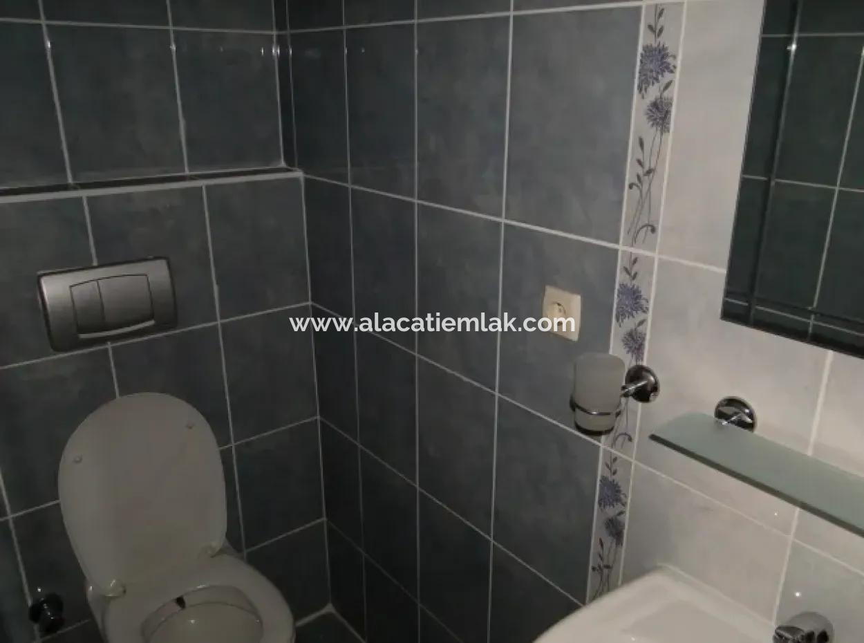 Çeşme'de Deniz Manzaralı Eşyalı Kiralık Geniş Daire