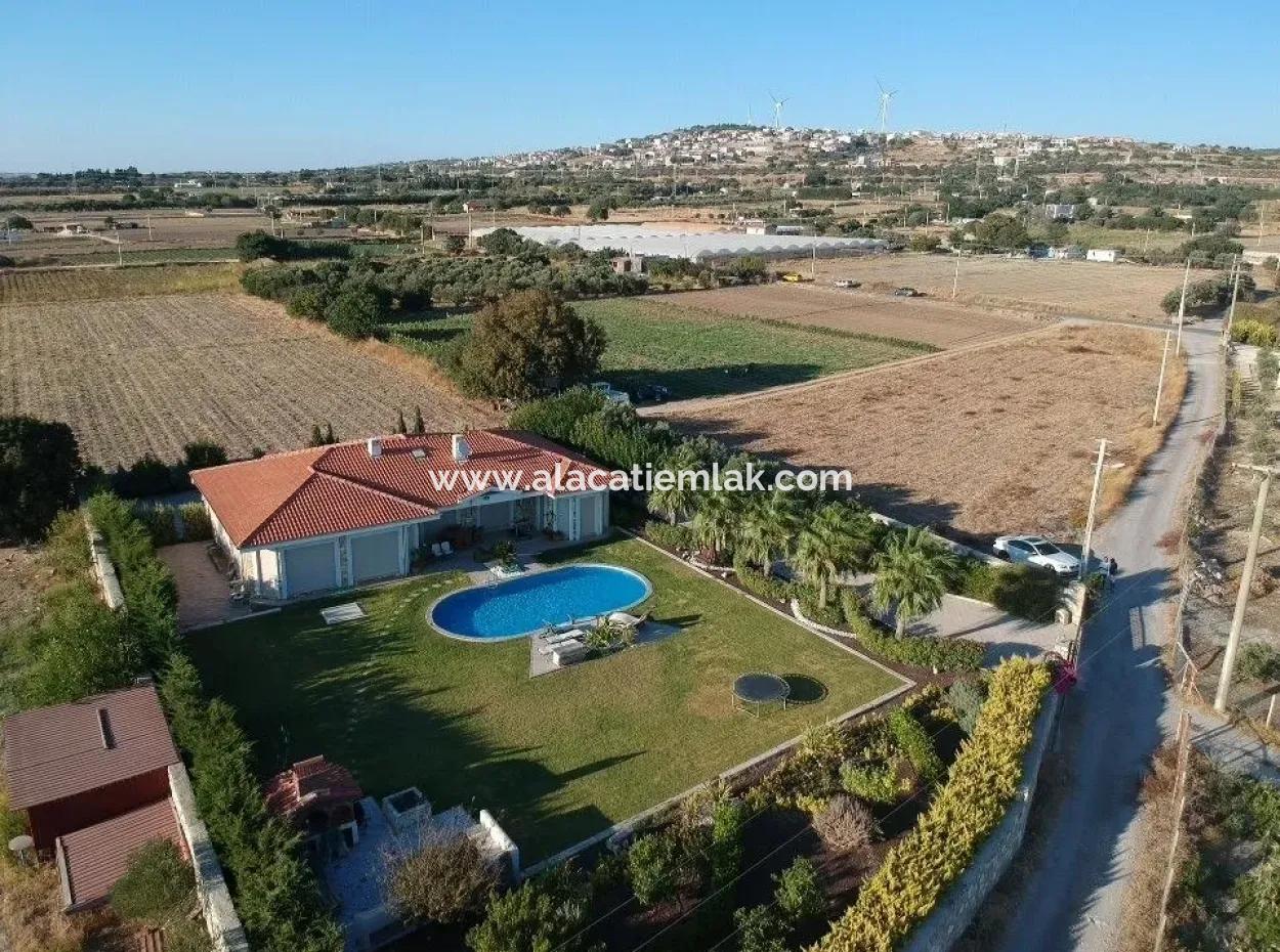 Atilla Emlaktan Çeşmede Satılık Müstakil Taş Ev