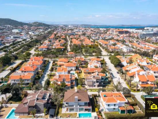 Çeşme Ilıca Mamurbaba'da Satılık 5+2 Müstakil Villa