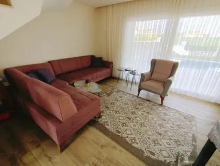 Çeşme Boyalık Plajına 600 M. Sezonluk Kiralık Havuzlu Villa