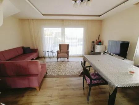Çeşme Boyalık Plajına 600 M. Sezonluk Kiralık Havuzlu Villa