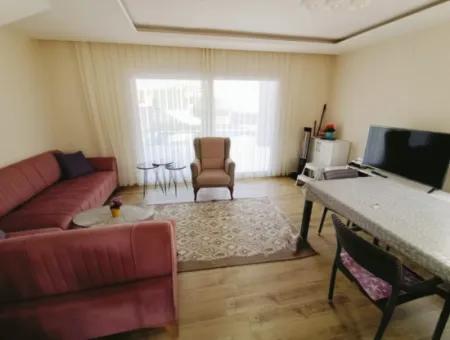 Çeşme Boyalık Plajına 600 M. Sezonluk Kiralık Havuzlu Villa