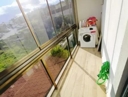 Çeşme Boyalık Plajına 600 M. Sezonluk Kiralık Havuzlu Villa