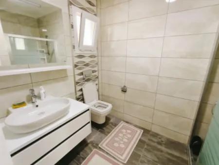 Çeşme Boyalık Plajına 600 M. Sezonluk Kiralık Havuzlu Villa