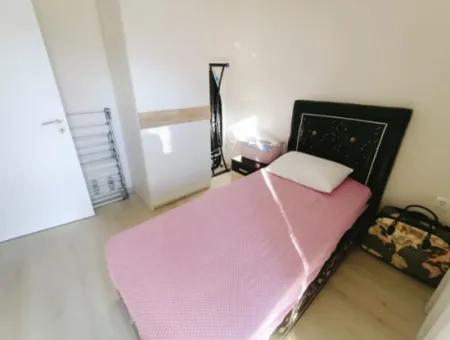 Çeşme Boyalık Plajına 600 M. Sezonluk Kiralık Havuzlu Villa