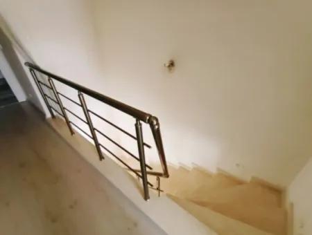 Çeşme Boyalık Plajına 600 M. Sezonluk Kiralık Havuzlu Villa