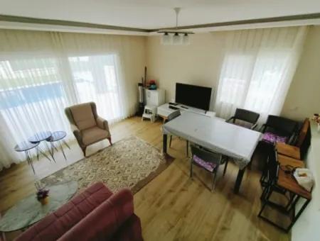 Çeşme Boyalık Plajına 600 M. Sezonluk Kiralık Havuzlu Villa