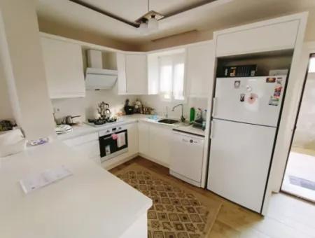 Çeşme Boyalık Plajına 600 M. Sezonluk Kiralık Havuzlu Villa