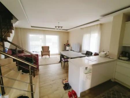 Çeşme Boyalık Plajına 600 M. Sezonluk Kiralık Havuzlu Villa
