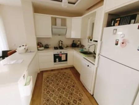 Çeşme Boyalık Plajına 600 M. Sezonluk Kiralık Havuzlu Villa