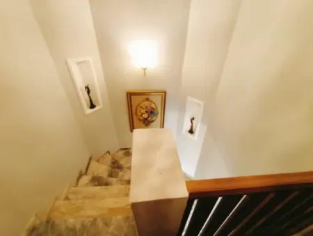 Çeşme Ilıca'da Oteller Bölgesinde Sezonluk Eşyalı Kiralık Villa