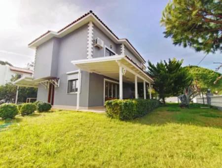 Çeşme Ilıca'da Oteller Bölgesinde Sezonluk Eşyalı Kiralık Villa