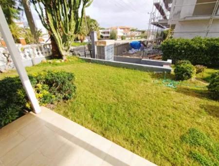 Çeşme Ilıca'da Oteller Bölgesinde Sezonluk Eşyalı Kiralık Villa