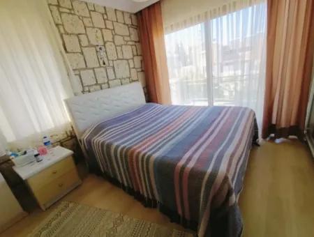 Alaçatı'da Sezonluk Kiralık 4+1 Müstakil Havuzlu Villa