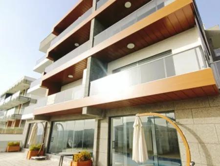 Çeşme'de Satılık 1+1 Lux Eşyalı  Resıdence Daire