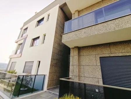 Çeşme'de Satılık 1+1 Lux Eşyalı  Resıdence Daire