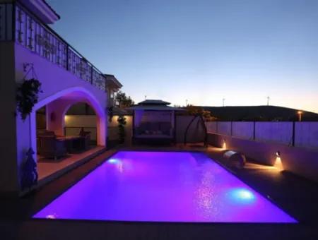 Alaçatı'da 2023 Yaz Sezonu Kiralık Müstakil Hayvan Dostu Villa