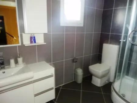 Alaçatı Çamlık Yolda Aylık Kiralık Müstakil Havuzlu 4+1  Villa