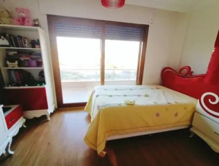 Çeşme Alaçatı'da Müstakil Havuzlu Sezonluk Kiralık Villa