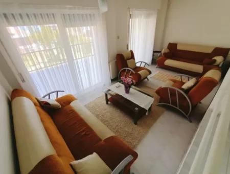 Çeşme Boyalık Plajına Yakın Ortak Havuzlu Aylık Kiralık Villa