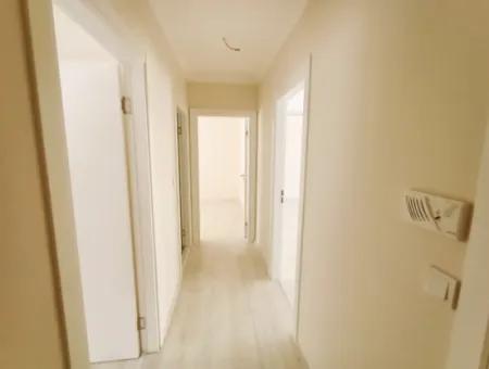 Çeşme Merkezde Çarşıya Yakın 2+1 Zemin Kat Teraslı Daire
