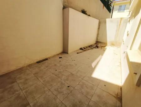 Çeşme Merkezde Çarşıya Yakın 2+1 Zemin Kat Teraslı Daire