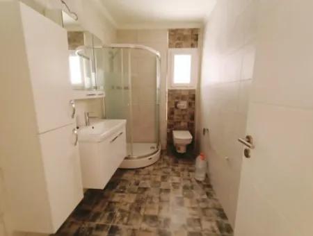 Çeşme Merkezde Çarşıya Yakın 2+1 Zemin Kat Teraslı Daire