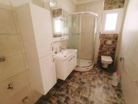 Çeşme Merkezde Çarşıya Yakın 2+1 Zemin Kat Teraslı Daire