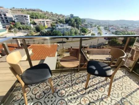 Çeşme Merkezde Sezonluk Kiralık Full Eşyalı Ferah 2+1 Daire