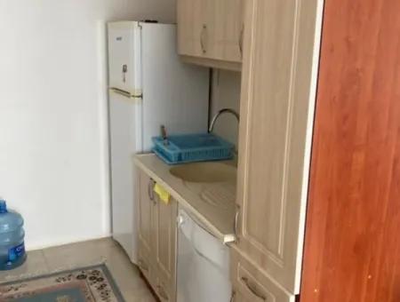 Çeşme Merkezde Sezonluk Kiralık 1+1 Eşyalı Daire