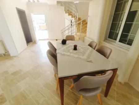 Çeşme Mamurbaba'da Yıllık Kiralık 4+1 Müstakil Havuzlu Villa