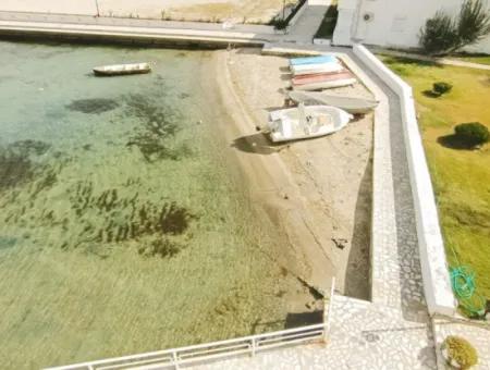 Çeşme Ilıca Ege Çeşme Sitesinde Denize Sıfır Sezonluk 2+1 Daire