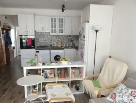Çeşme Ilıca Ege Çeşme Sitesinde Denize Sıfır Sezonluk 2+1 Daire