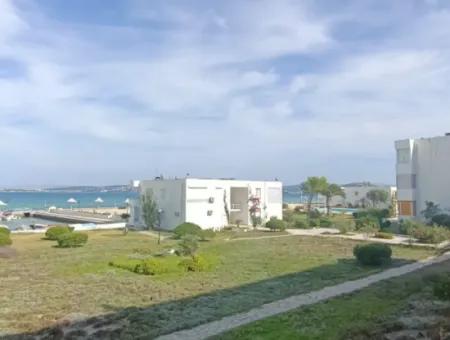 Çeşme Ilıca Ege Çeşme Sitesinde Denize Sıfır Sezonluk 2+1 Daire