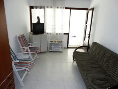 Çeşme Boyalık'ta Denize Sıfır Ağustos-Eylül Ayı İçin Kiralık 2+1