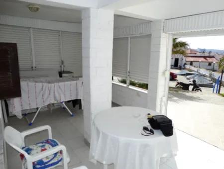 Çeşme Boyalık'ta Denize Sıfır Ağustos-Eylül Ayı İçin Kiralık 2+1