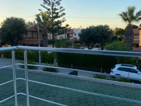 Çeşme Boyalık Denize Yürüme Mesafesinde Tadilatlı Sezonluk Villa