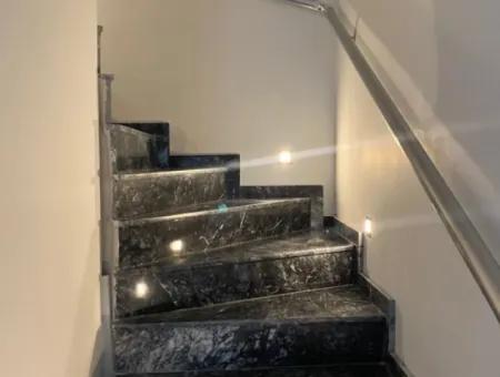 Çeşme Boyalık Denize Yürüme Mesafesinde Tadilatlı Sezonluk Villa