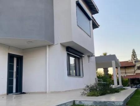 Çeşme Boyalık Denize Yürüme Mesafesinde Tadilatlı Sezonluk Villa
