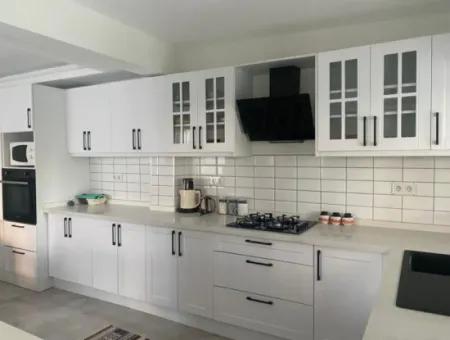 Çeşme Boyalık Denize Yürüme Mesafesinde Tadilatlı Sezonluk Villa