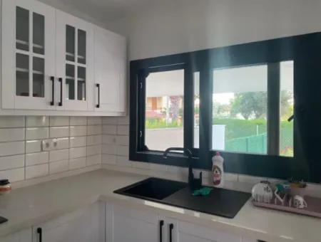 Çeşme Boyalık Denize Yürüme Mesafesinde Tadilatlı Sezonluk Villa
