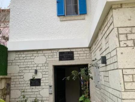 Çeşme Merkezde Sezonluk Kiralık 1+1 Lüx Eşyalı Daire