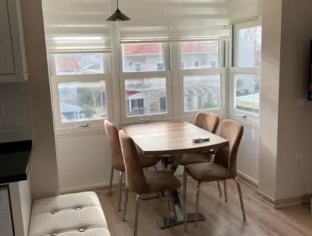 Çeşme Merkezde Sezonluk Kiralık 1+1 Lüx Eşyalı Daire